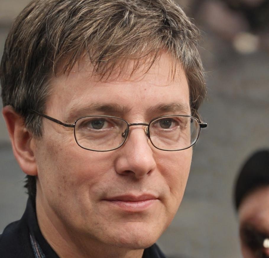 Kursleiter bei der Analyse von Wirtschaftsdaten